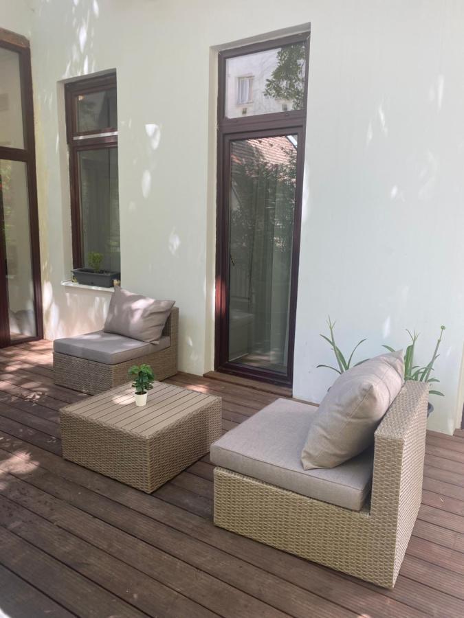 Varalja Aparthotel *